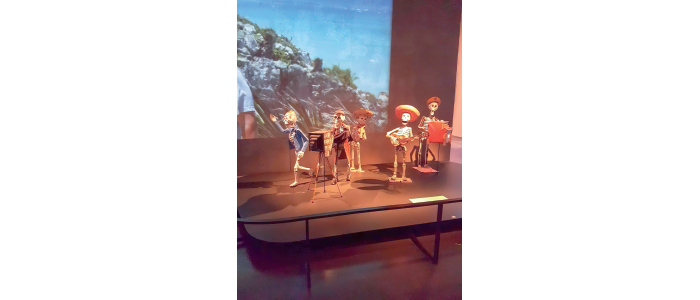 في متحف (ڤولكنكوند) الهولندي هياكل فنية حالمة هويتها التشابه الإنساني