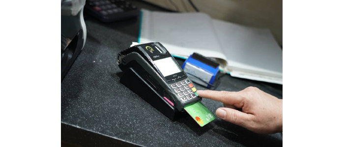 فرصة استغلها "البحارة" الـ(ماســتر كارد) تخذل المتقـــاعدين في الدفع الإلكتروني