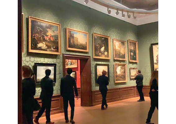 في متحف "موريتشويس" الهولندي الموناليزا وفتاة القرط اللؤلؤي.. صراع فنيّ غامض!