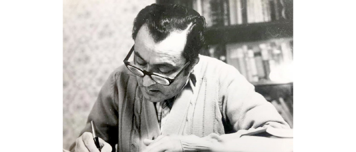 طنين الذباب وأنين المثقف من نصدق؟