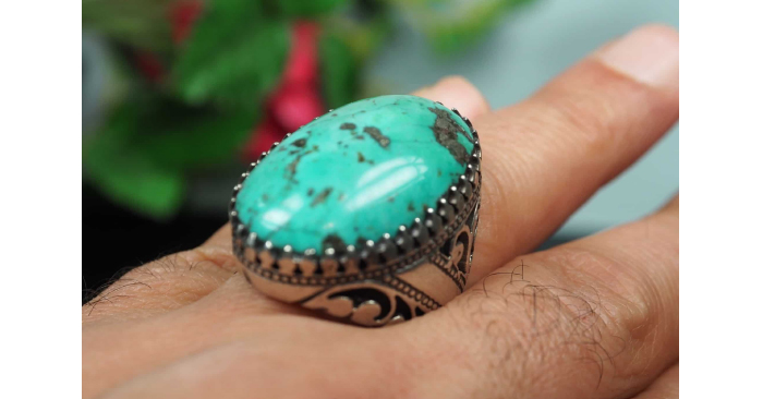 الفيروز النيشابوري.. حجر الظفر