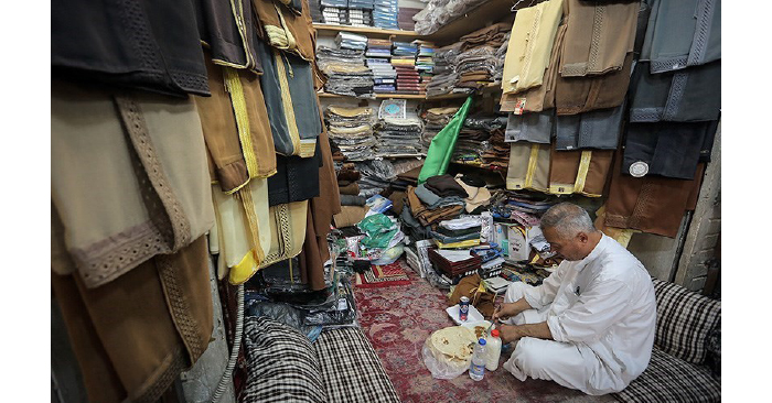 ارتداه الملوك والمشاهير البشت" النجفي الأغلى سعراً والأصعب صناعة