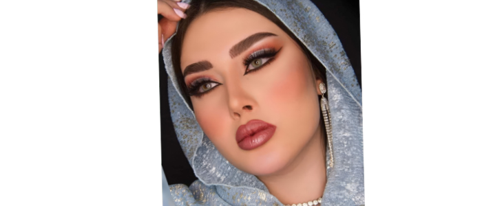 مكياج فضي بلمسات بـراقـــــــــة