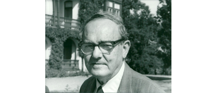 جمعَ بين التكنولوجيا والاقتصاد وعلم النفس هربرت سايمون وابتكار أول برنامج للذكاء الاصطناعي