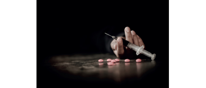 المخدرات والانتحار..  آفة اجتماعية ومأساة فردية تهددان مستقبل الشباب