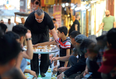 شهر الخير والبركات سُفرة الكاظمية المقدسة.. كرمٌ عراقي وتكافلٌ اجتماعي