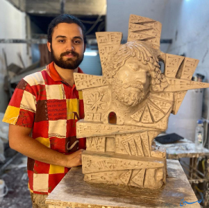 منحوتات نينوس ثابت.. الحب والسلام والتراث