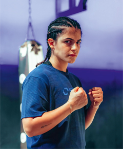 (أقوى نساء العراق) طيبة فاهم.. قبضة تتحدى القيود وتحلم بالأولمبياد