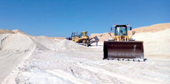 إنشاء أكبـر مُجمـع صناعـي في العراق حجم الاحتياطي المقدر لرمال السيليكا يتخطى المليار طن