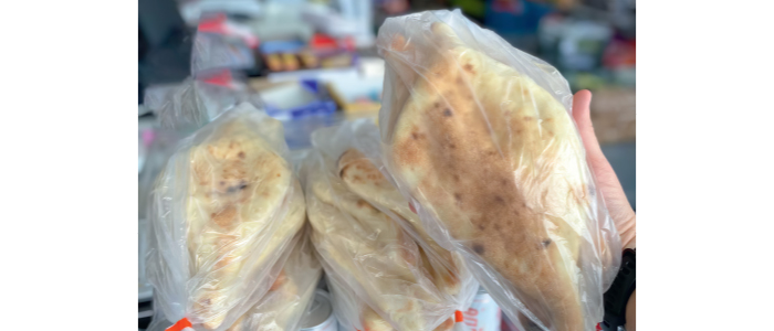 حذرت منه منظمة الصحة العالمية والاتحاد الأوربي (الصمون القاتل).. سمّ نحمله يوميًا دون أن نعلم