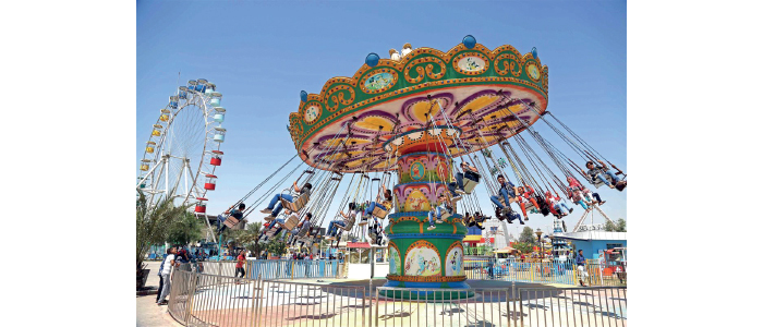 مابين ارتفاع وانخفاض أسعارها.. بهجة العيد ورحلة البحث عن الملابس