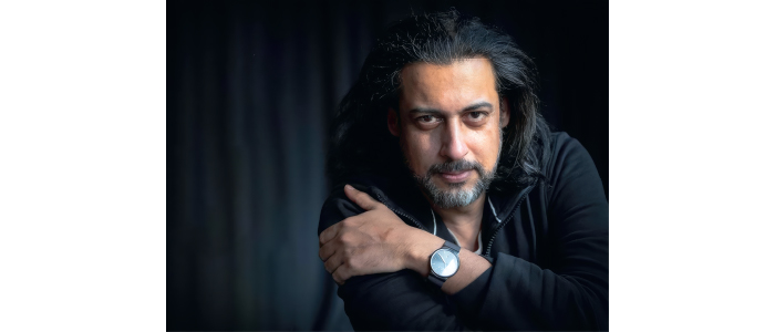 بعد حصوله على جائزة برلين للأدب 2025 عباس خضر:  أحاول تقديم أدبٍ يحمل بصمتي الخاصة