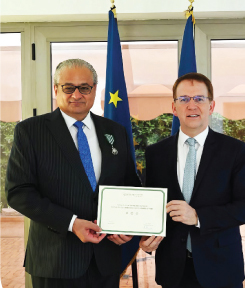 وسام فرنسي لعالم عراقي.. د. ليث مجيد حسين فارساً للثقافة العالمية