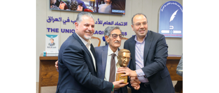 ياسين طه حافظ رئيسًا فخريًا لاتحاد الأدباء والكتّاب حين يصير الشاعر مؤسسة فكرية