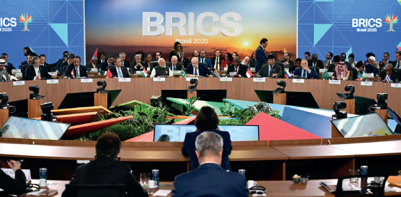 ترامب يعلن الحرب الجمركية على "(بريكس)".. المجموعة ترد: "لا نحتاج إلى إمبراطور"