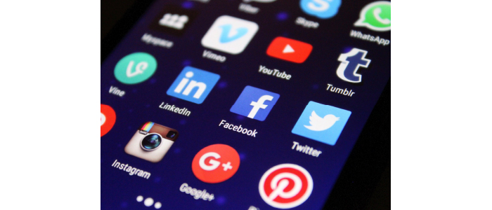 الآثار السلبية لمواقع التواصل الاجتماعي