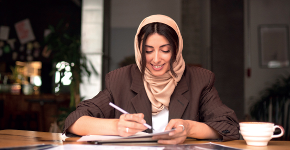 المرأةُ وسوق العمل   طريقٌ مَحفوفٌ بالعَقبات لا يُخيف الطُموحات