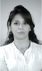 سجى هاشم.. صحفية عراقية تشرف على محتوى إحياء المجتمعات بعد الحرب