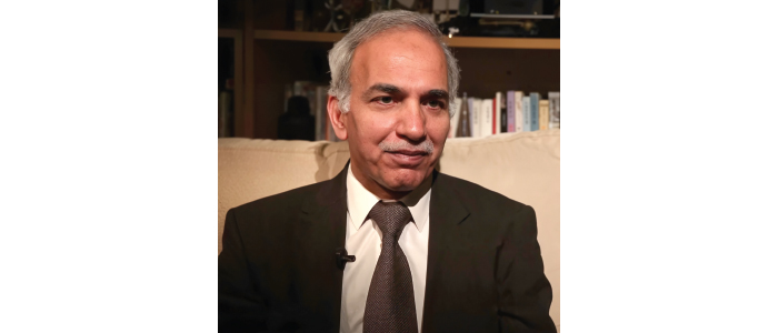 عدنان الصائغ: الشعر يزداد ألقًا كلما توحّش العالم